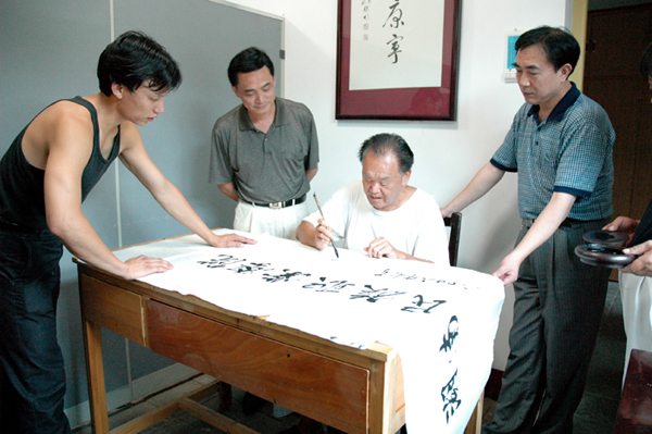 2006年7月，原全国政协副主席毛致用为我院题写校名